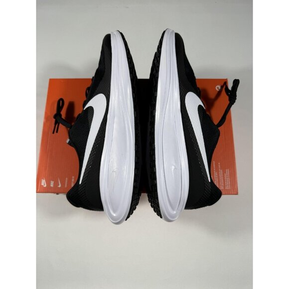 New Nike Revolution 8 Shoes Mens Size 13 Black White Running HJ9198 003 main image 5